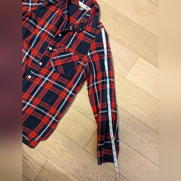 Old Navy classic plaid button down shirt - Picture 2 of 7